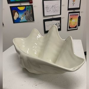 Vintage ceramic clam shell.  Made in USA